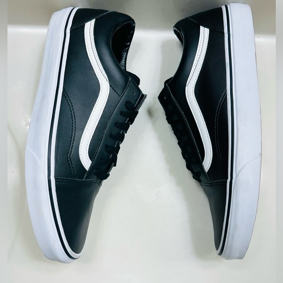 SOLD 😃 VANS Men’s Black & White Leather Sneakers Size 11.5 - Picture 2 of 8